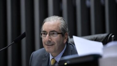 Eduardo Cunha contesta decisão do TRE-MG que barrou sua candidatura ao Senado.