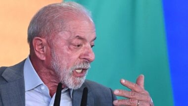 Lula reforça intenção de regular redes sociais e critica big techs após vitória