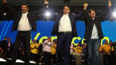 Flávio Bolsonaro participou da convenção da Federação União Progressista em São Paulo ao lado de Tarcísio de Freitas em julho.