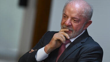 Governo muda critério e alega ter zerado a fila do INSS a um mês das eleições