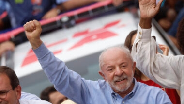 Música “Nossa Senhora”, de Roberto Carlos e Erasmo Carlos, foi executada antes de caminhada de Lula na Zona Leste de São Paulo.