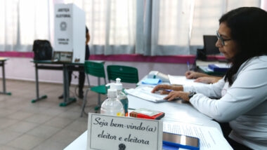 Além de contribuir para o funcionamento das eleições, mesários têm direito a folgas, auxílio-alimentação e outros benefícios.