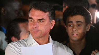 Flávio Bolsonaro (PL) anunciou que contestará resultado da eleição presidencial.