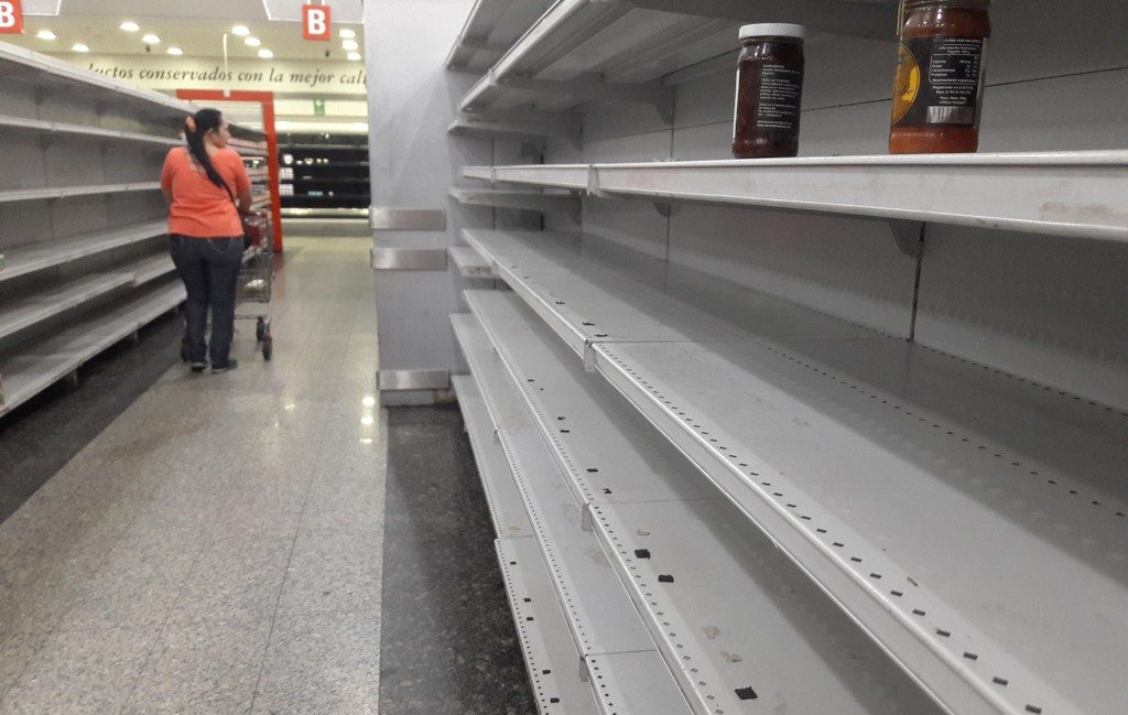 Supermercado na Venezuela. Imagem retrata a crise de desabastecimento. Foto de Juan Barreto - AFP