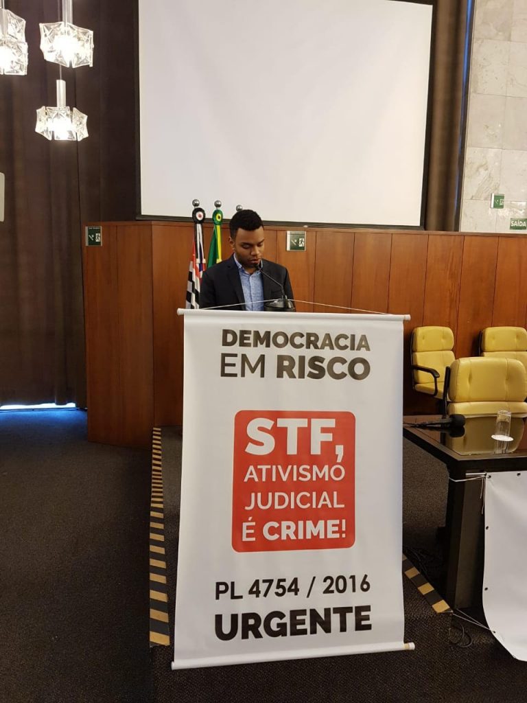 Holiday - Ativismo Judicial