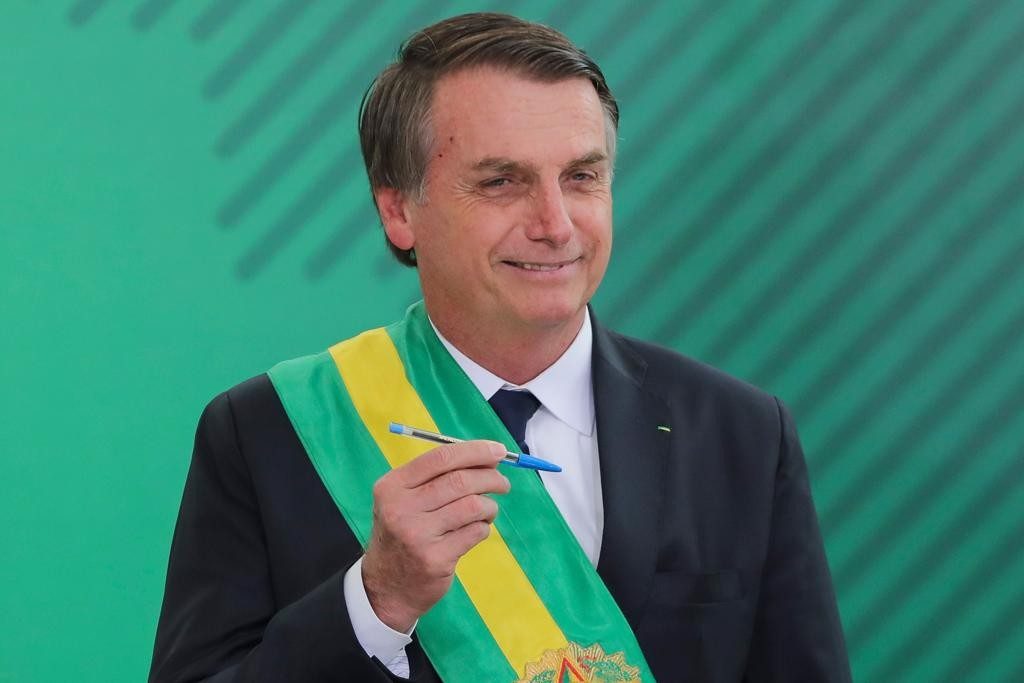 Bolsonaro caneta